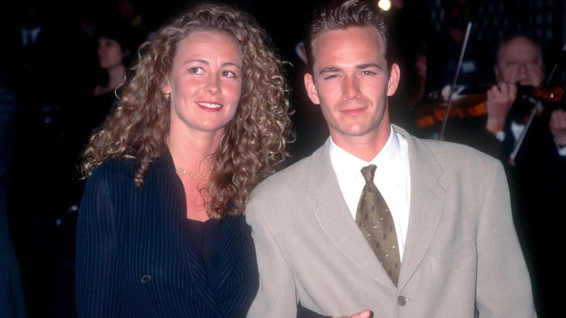 Luke Perry with Rachel Sharp at the 1995 World Music Awards (Source: Getty)