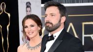 Jennifer Garner and actor/director Ben Affleck arrive at the Oscars 2013 (Image via Getty)