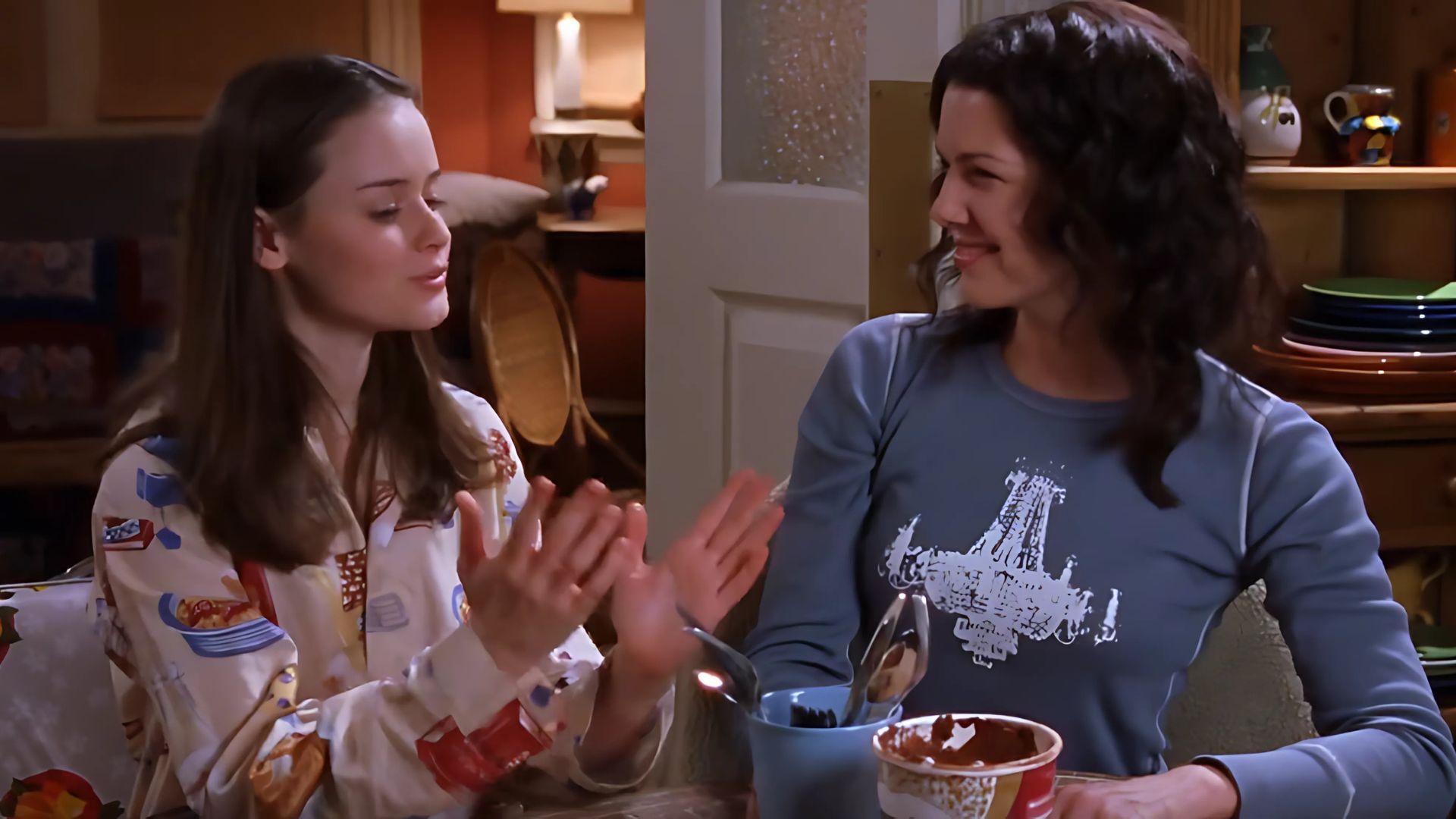 Slumber Party with Sookie | Gilmore Girls (Image via. Gilmore Girls/Youtube)