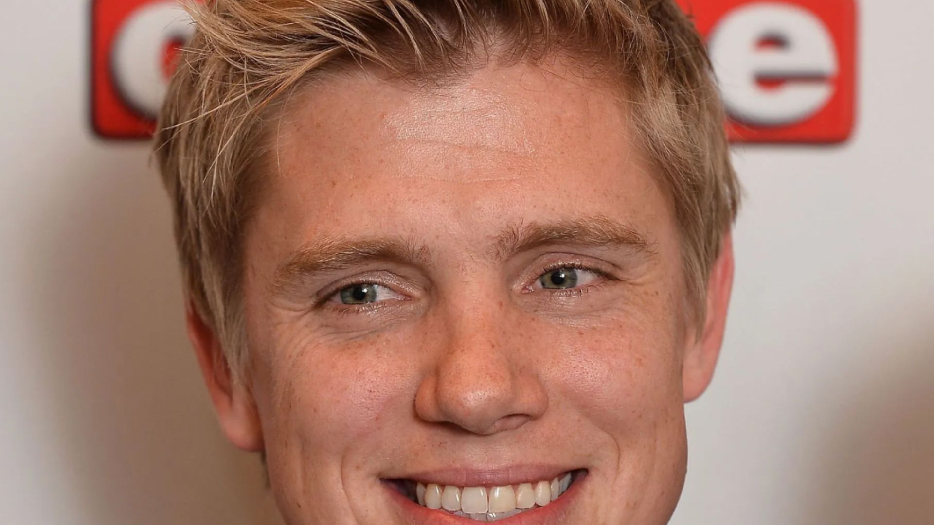 Ryan Hawley plays Robert (Image via Getty)