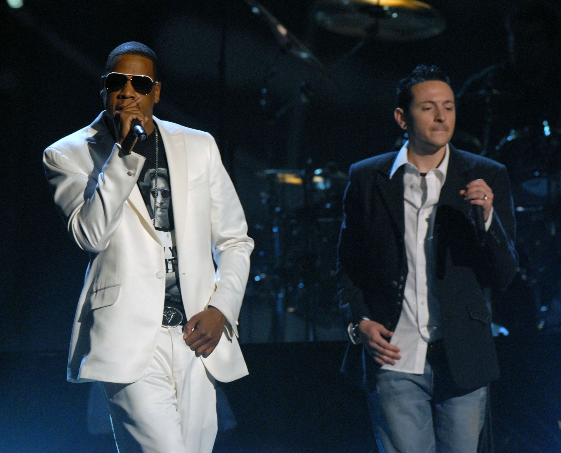 Jay-Z and Chester Bennington at Grammy Awards (Image via Getty)