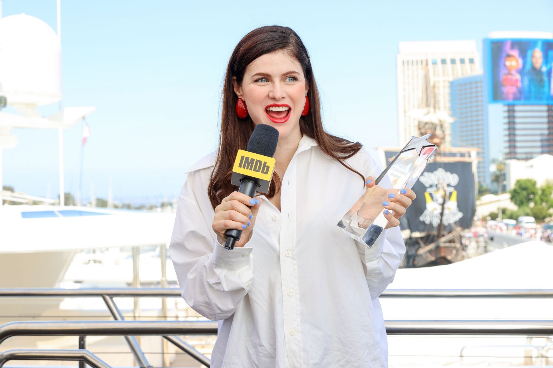 Alexandra Daddario Receives The IMDb &quot;Fan Favorite&quot; STARmeter Award Onboard The IMDboat At San Diego Comic-Con 2024 - Source: Getty