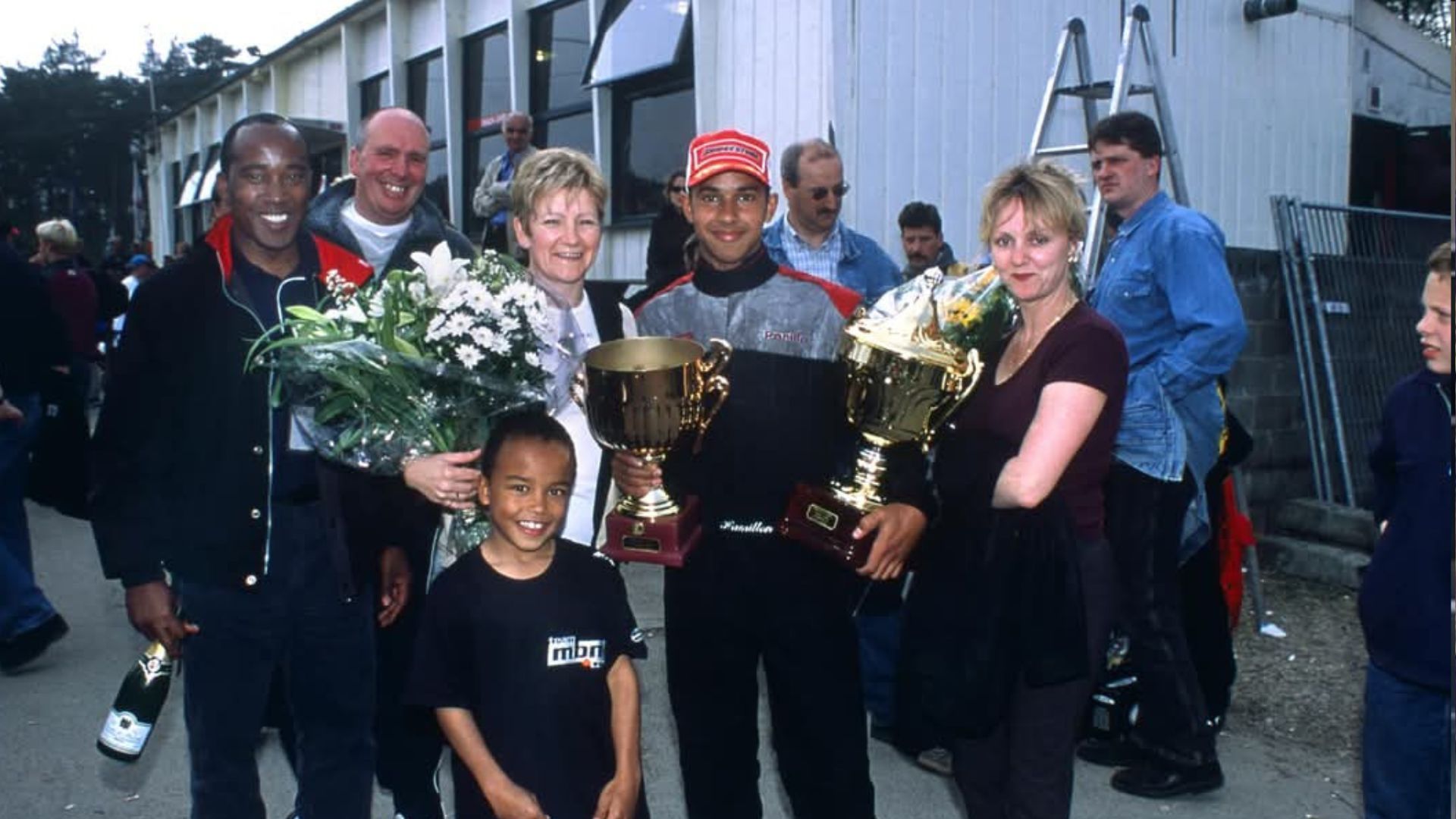 Lewis Hamilton and his extended family (via Facebook/Lewis Hamilton)