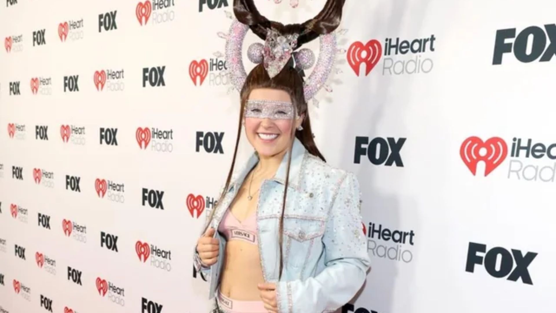 JoJo Siwa and numerous celebrities walked the red carpet of the March 17, 2025, iHeartRadio Music Awards(Image via Instagram/@iHeartRadio)