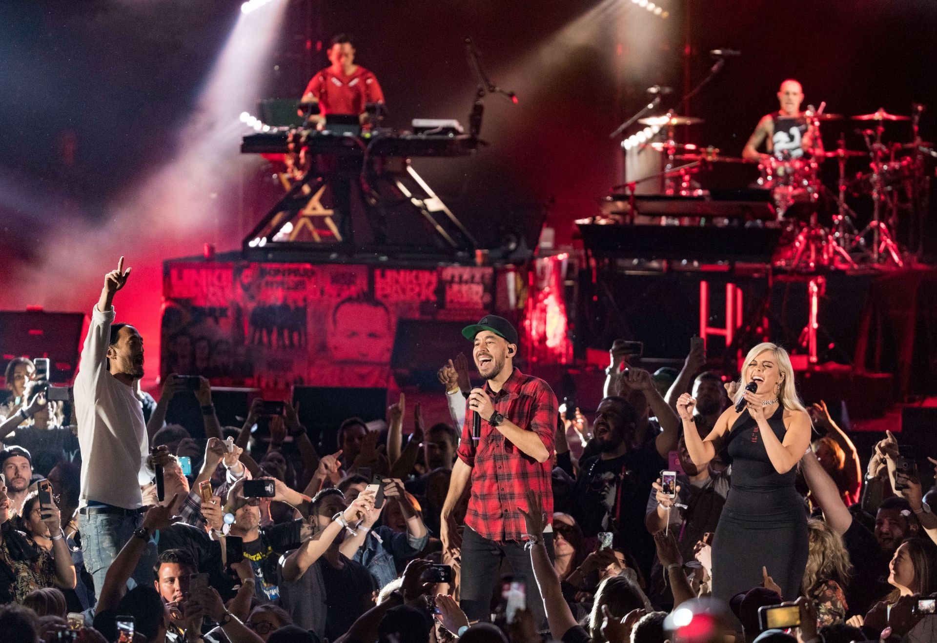 Linkin Park with Steve Aoki (Image via Getty)