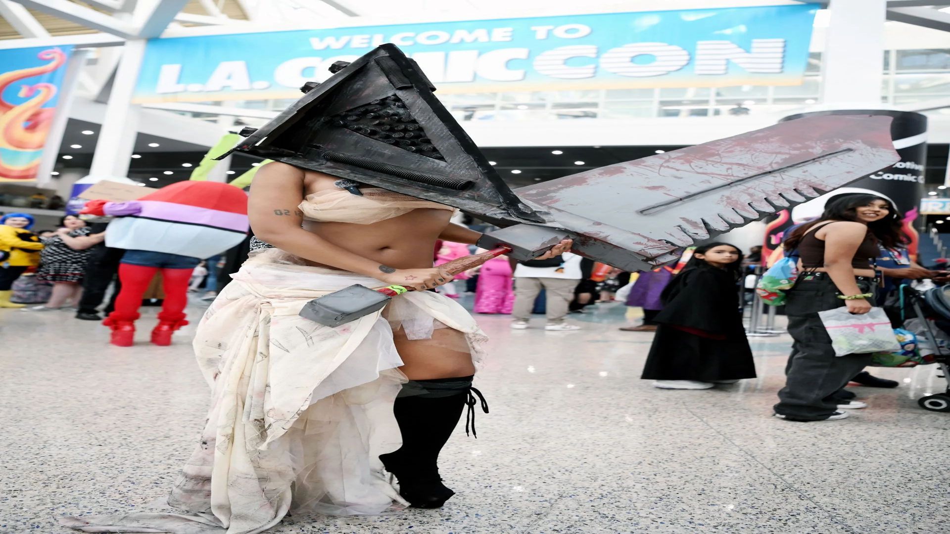 https://media.gettyimages.com/id/2177198124/photo/los-angeles-california-a-cosplayer-dressed-as-pyramid-head-from-silent-hill-poses-at-2024-los.jpg?b=1&amp;s=170x170&amp;k=20&amp;c=ACR71ttlr-SkXZePLb4bB6xEbUityf4nsb2tfmsa6cI=