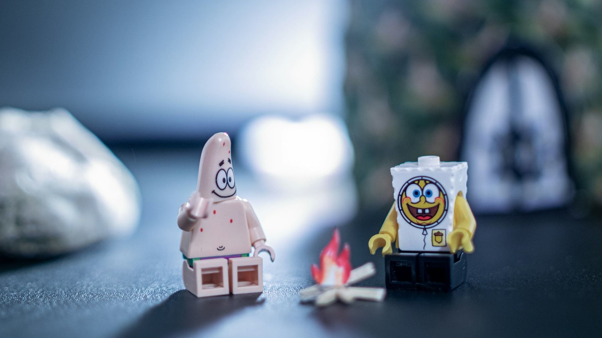 Lego Spongebob and Patrick - Source: Unsplash / @Artur Tumasjan