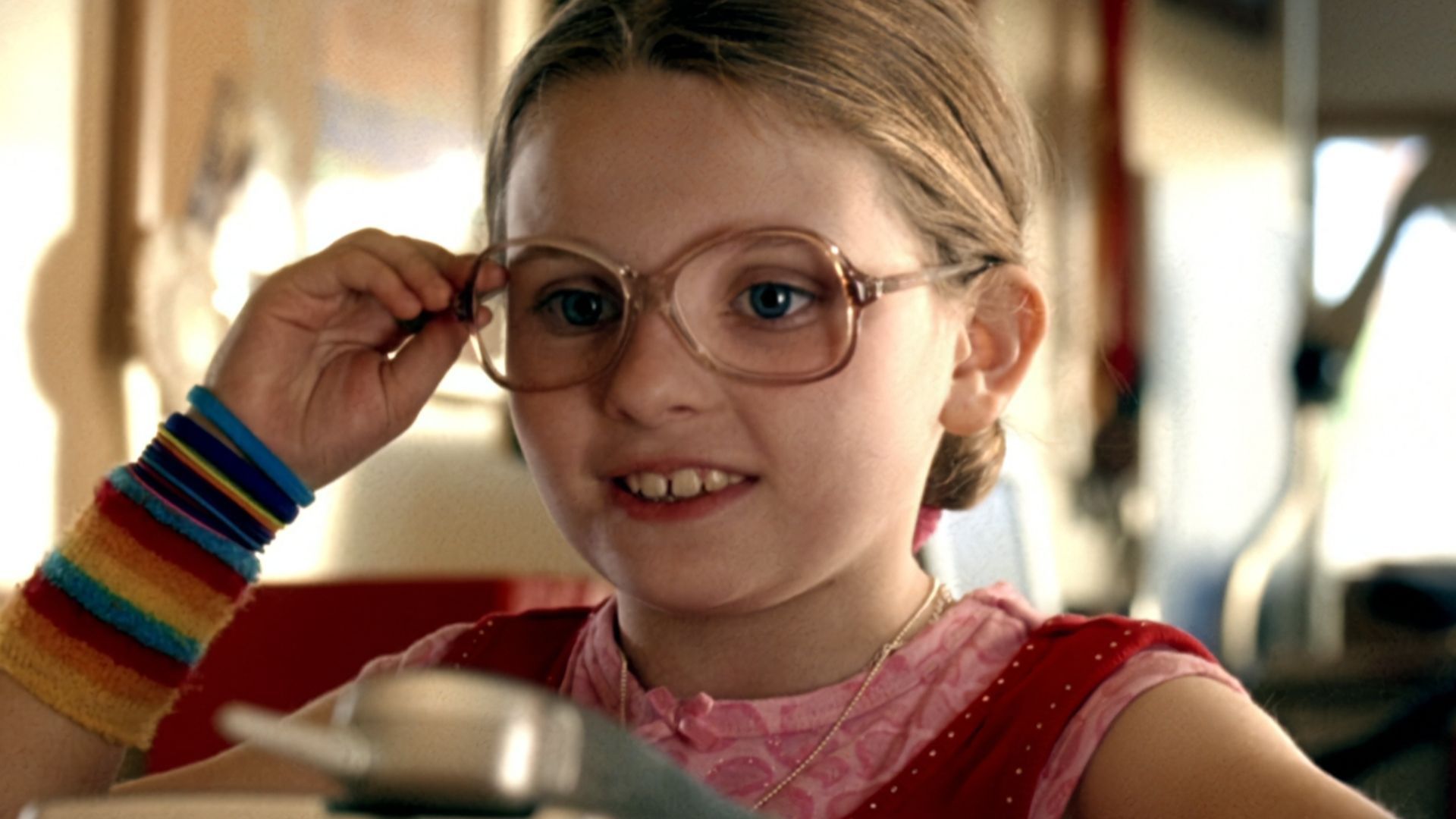 Abigail Breslin in Little Miss Sunshine | Image via Searchlight Pictures