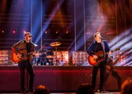 Morgan Wallen performing with Eric Church in 2023. (Image via Getty)