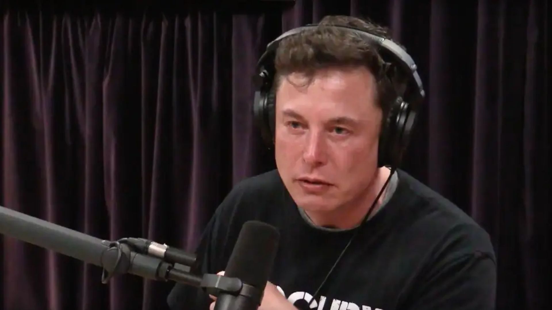 Elon Musk on Joe Rogan podcast (Image via YouTube)