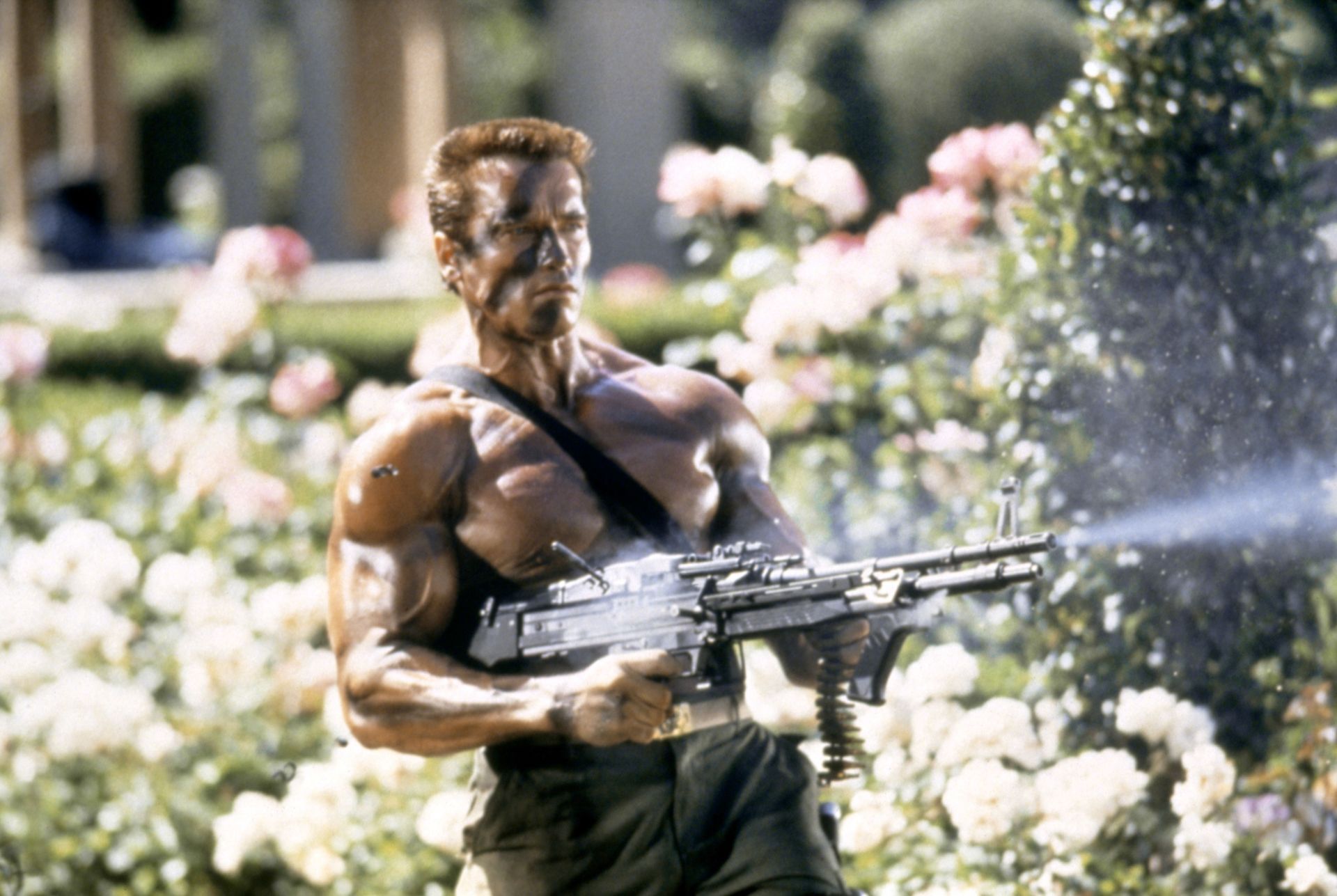 Arnold Schwarzenegger (John Matrix) on the set of Commando | Image via: Getty