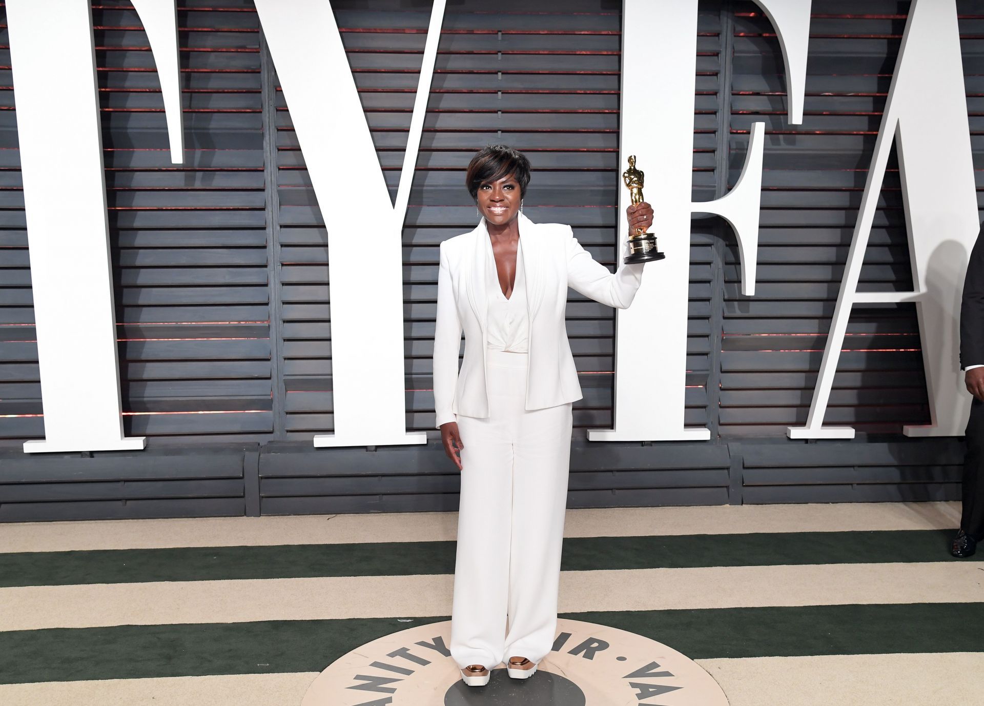 Viola Davis arrives for the Vanity Fair Oscar Party in 2017. (Image via Getty)