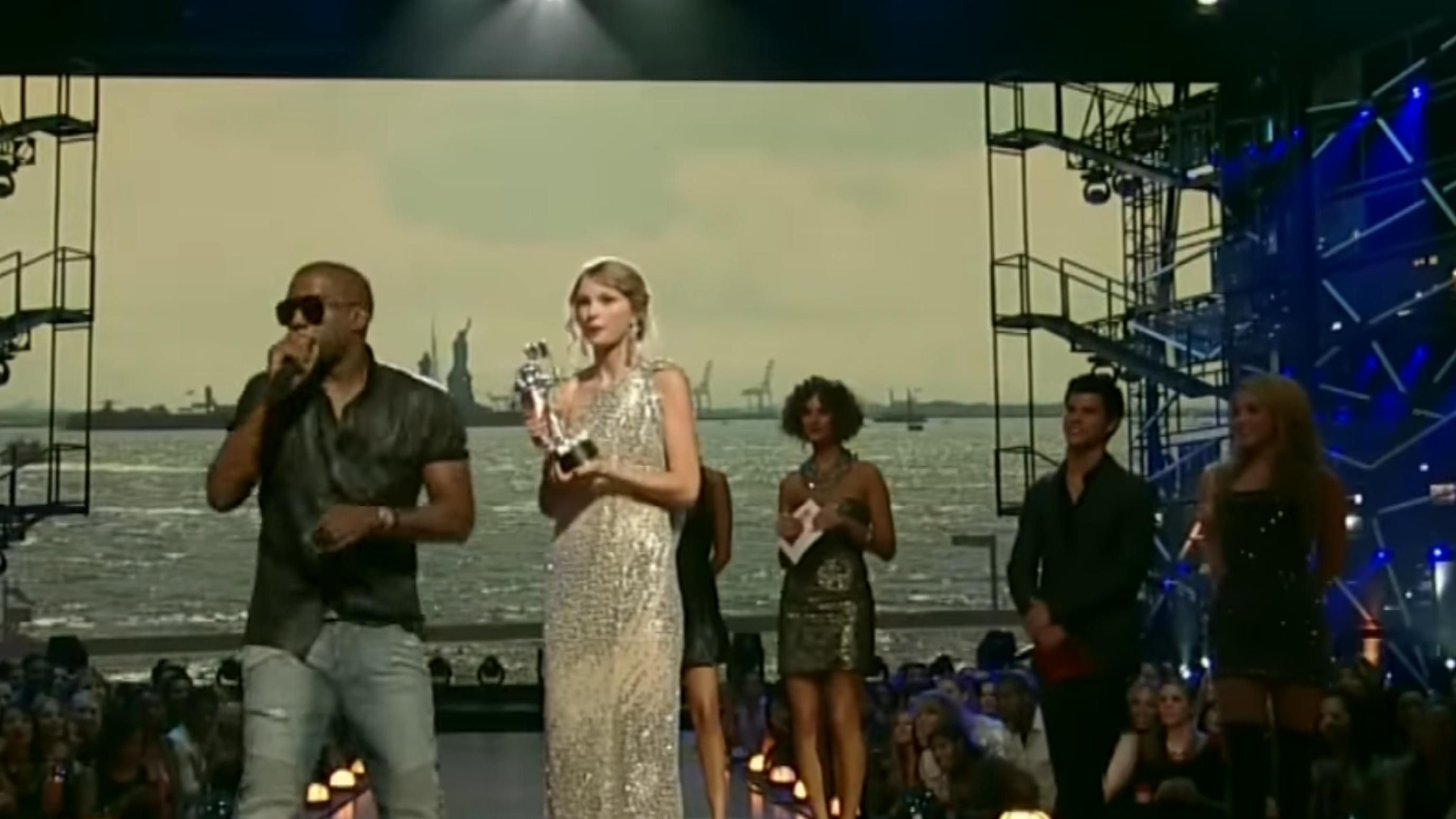 Kanye West Interrupts Taylor Swift (VMAs 2009) | Image Source: Entertainment Tonight via YouTube