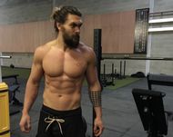 Does Jason Momoa have tattoos?