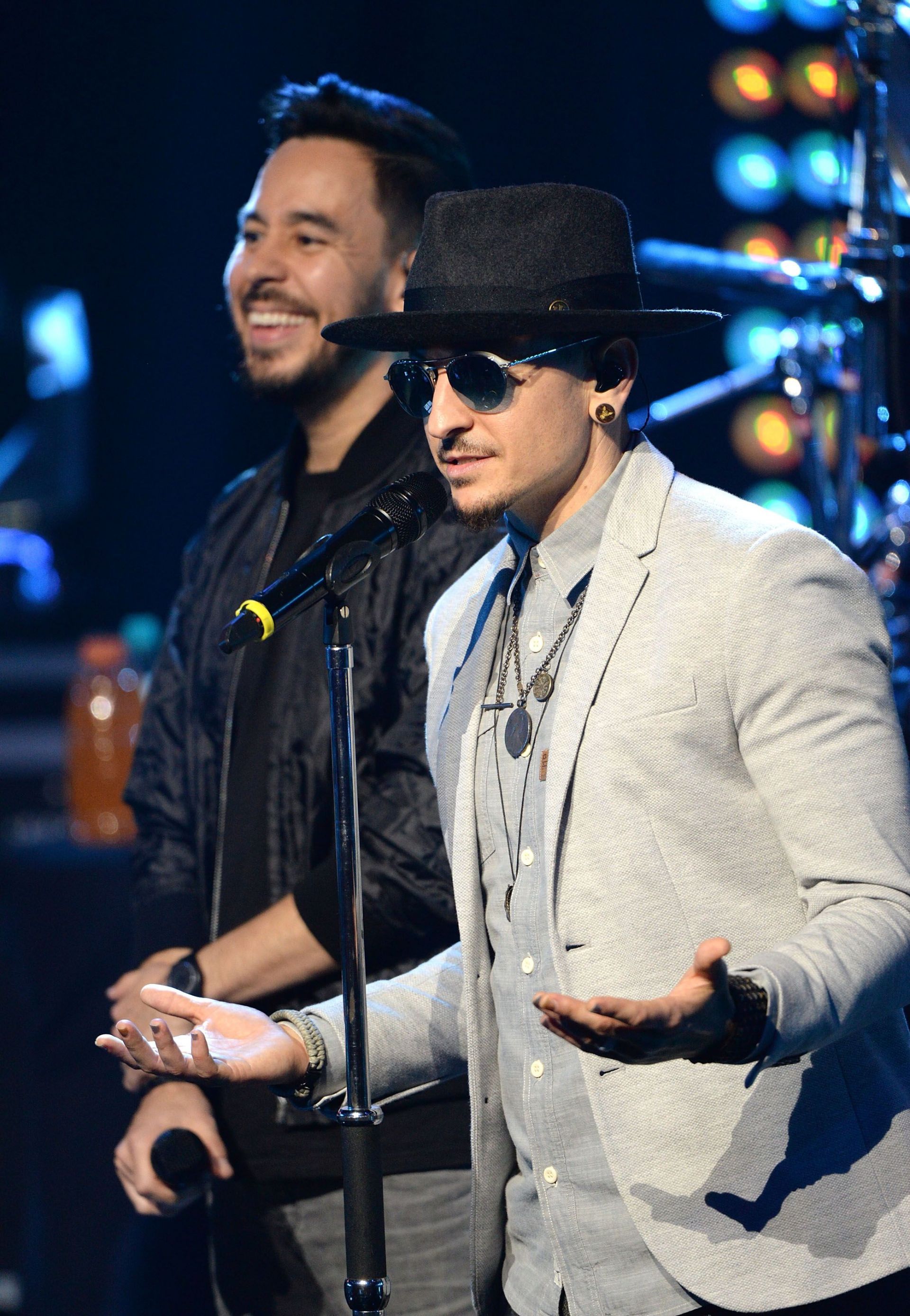 Chester Bennington and Mike Shinoda (Image via Getty)