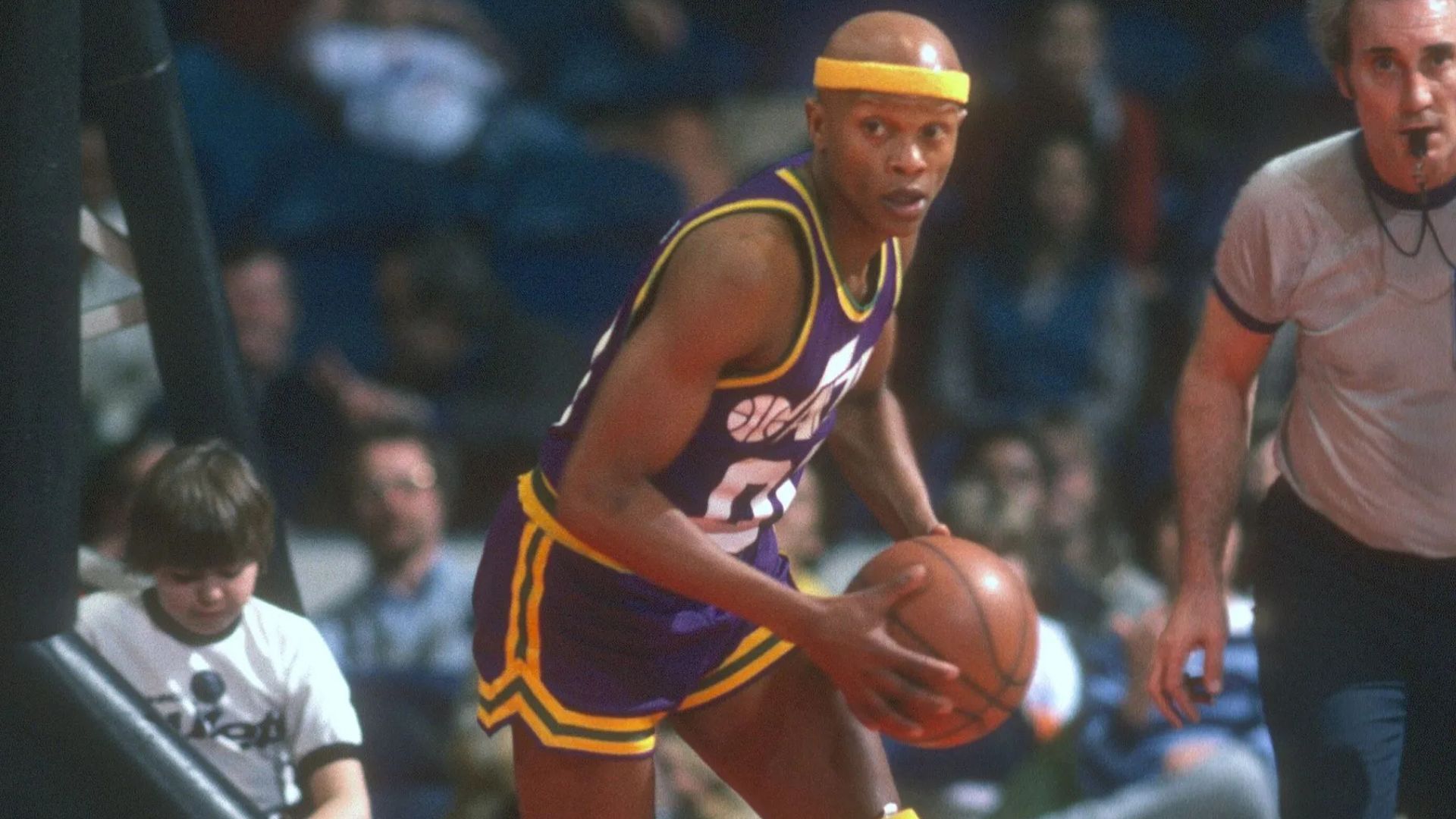 Slick Watts #00 of the New Orleans Jazz looks to bring the ball up court against the Washington Bullets (Source: Getty)