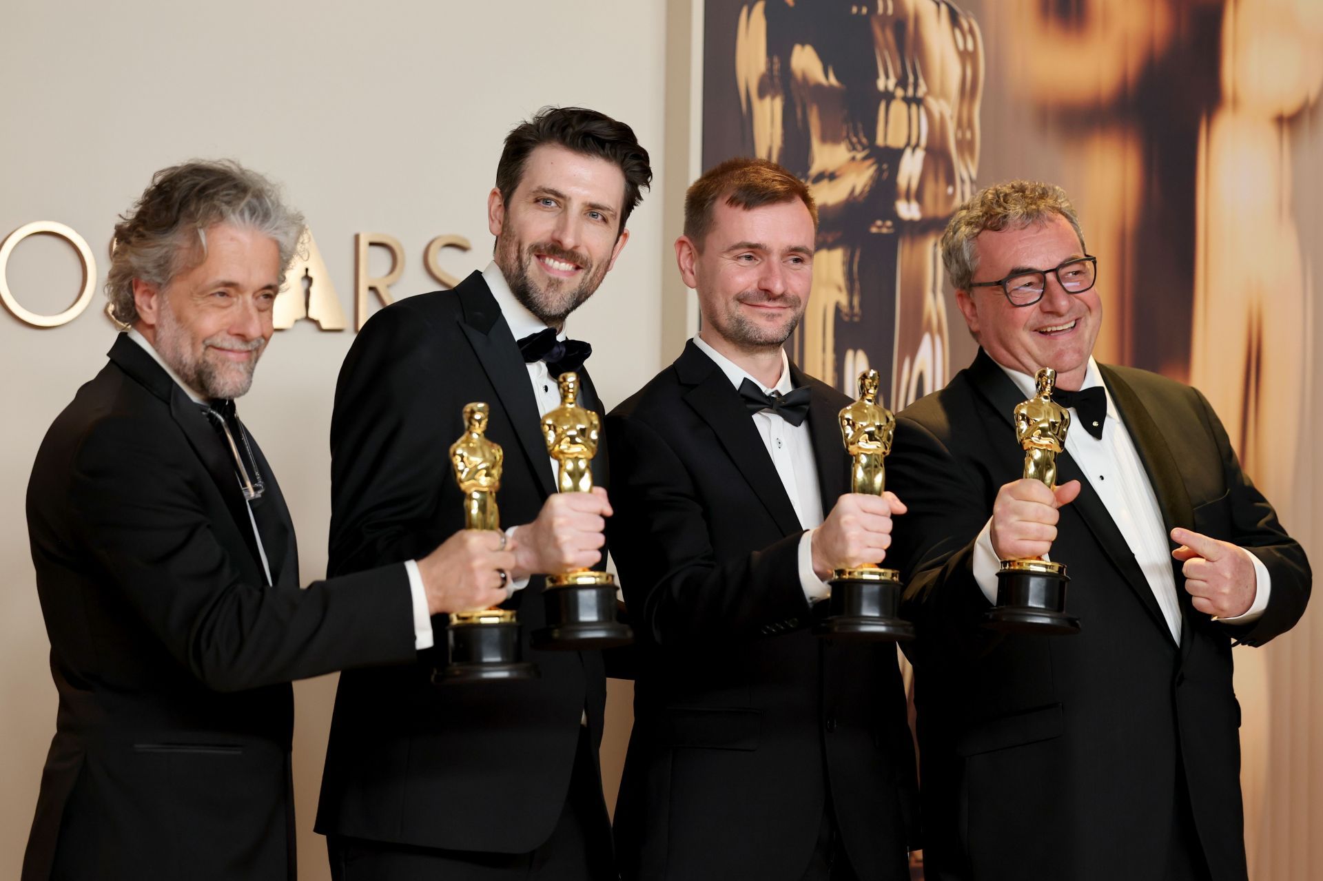 Paul Lambert, Stephen James, Rhys Salcombe, and Gerd Nefzer [L-R] posing with their Oscar trophies at the 97th edition (Image via Mike Coppola/Getty Images)