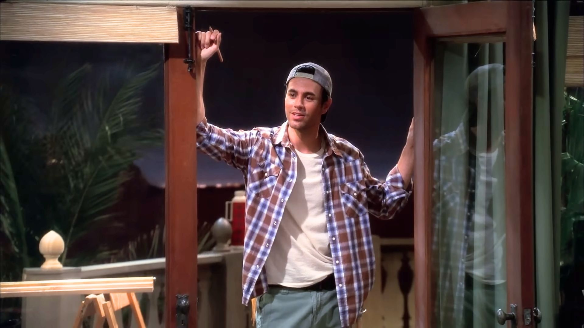 Enrique Iglesias In Two and a Half Men | Image via Warner Bros. Television