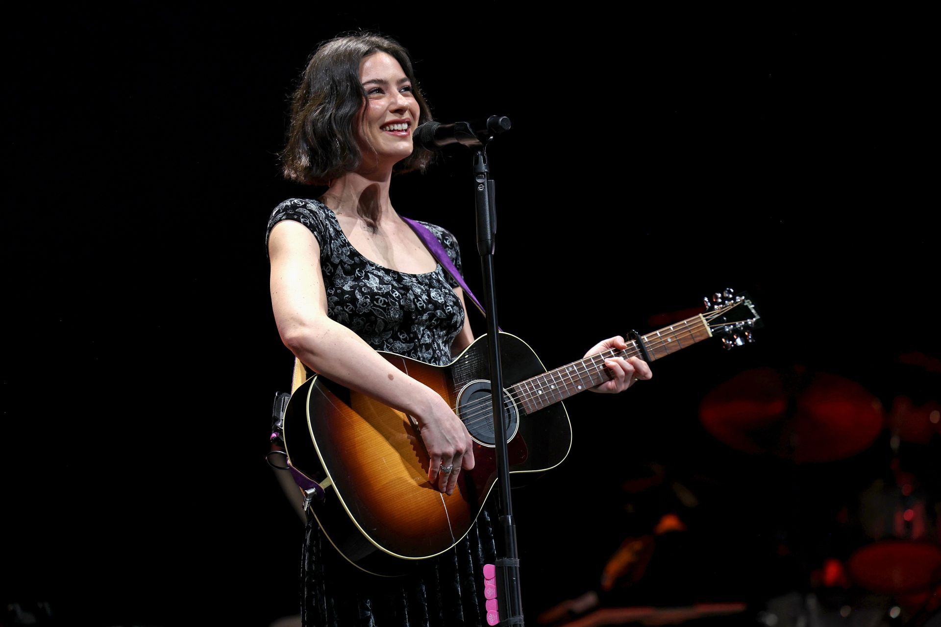 Gracie Abrams performs onstage during iHeartRadio Q102&#039;s Jingle Ball 2024 Presented By Capital One at the Wells Fargo Center on December 16, 2024, in Philadelphia, Pennsylvania. (Photo by Kevin Mazur/Getty Images for iHeartRadio)