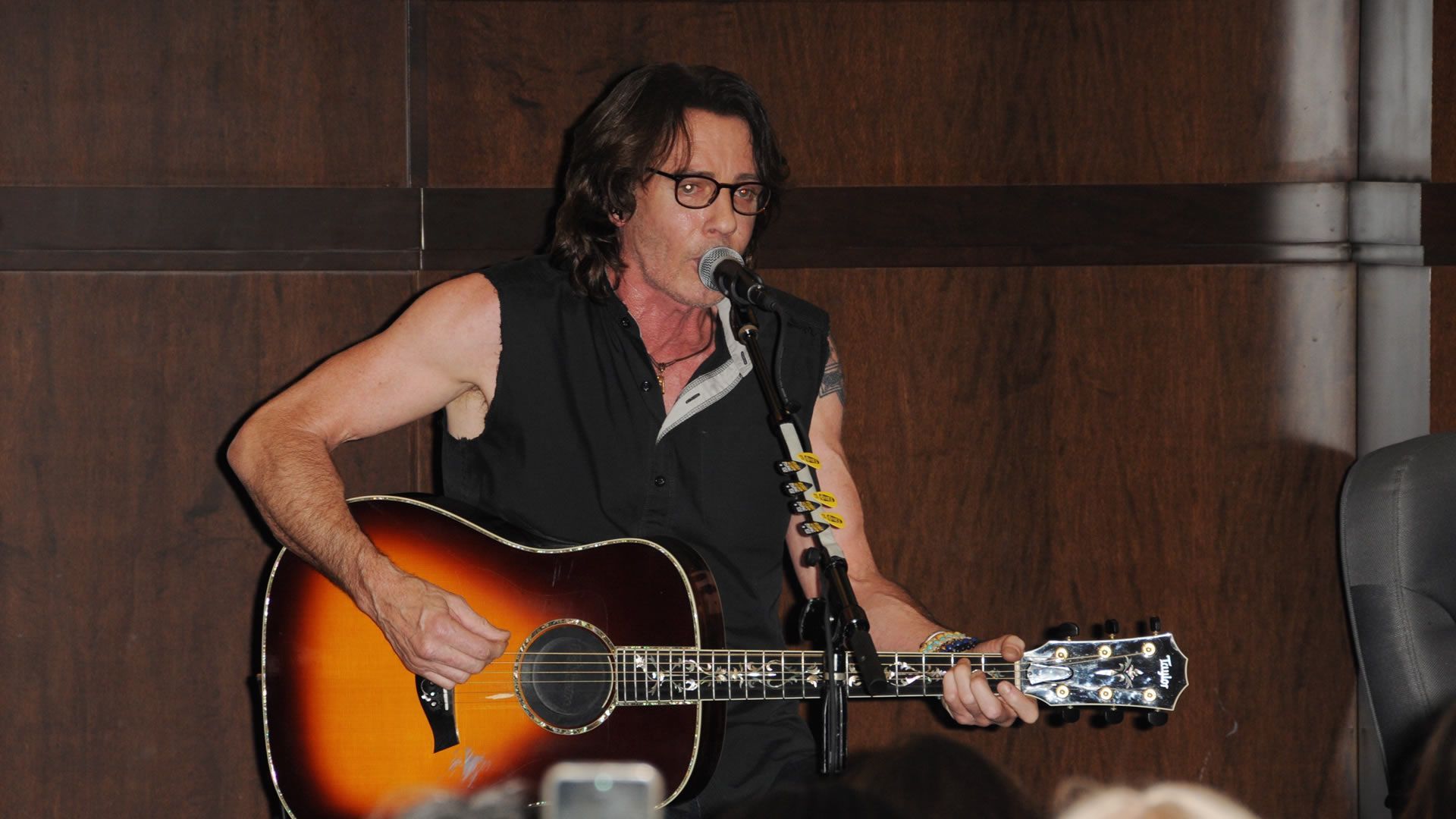 General Hospital alum Rick Springfield performing live. | Image Source: JPI