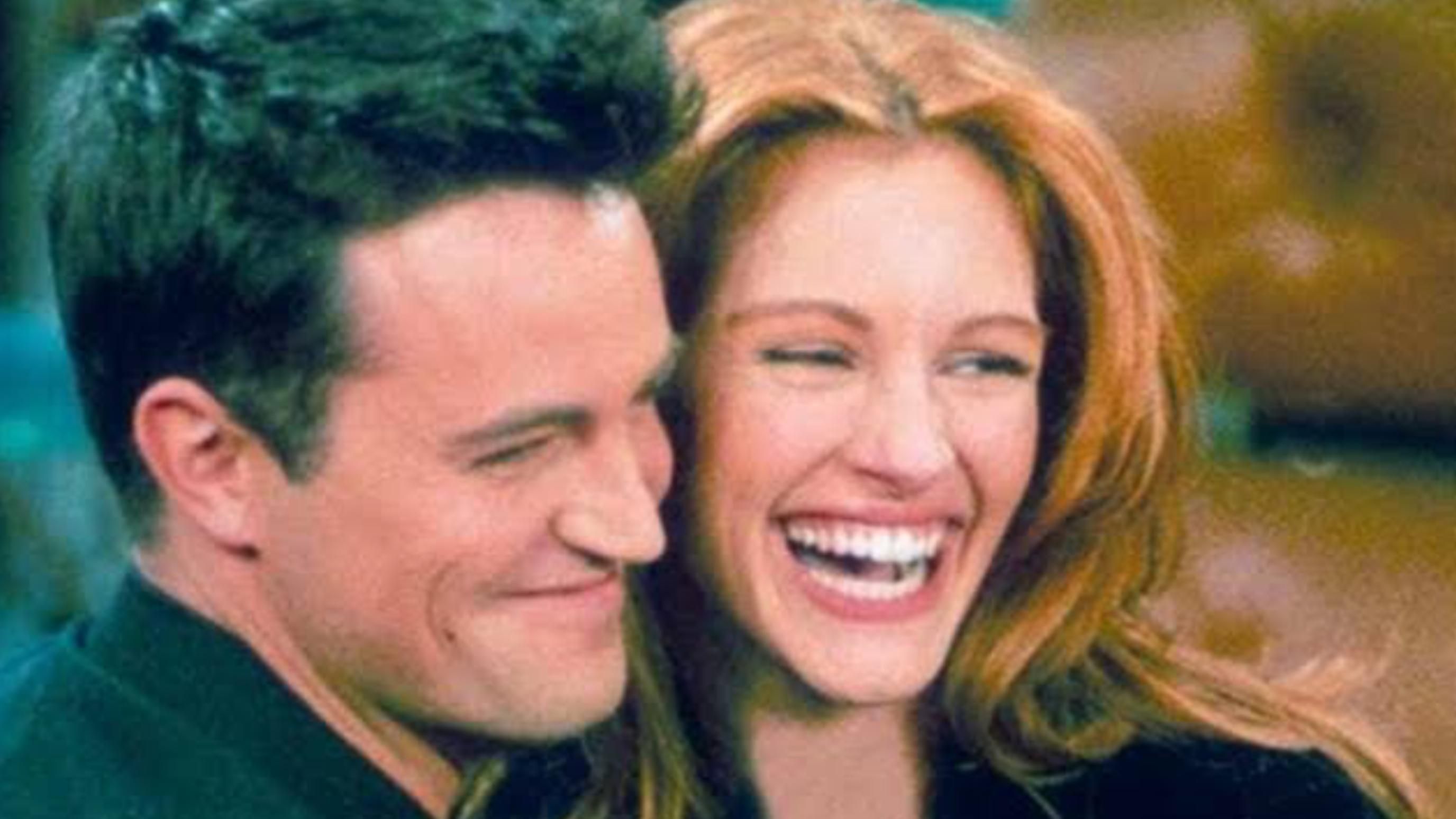 Matthew Perry and Julia Roberts | Image Source: E! News via YouTube K K