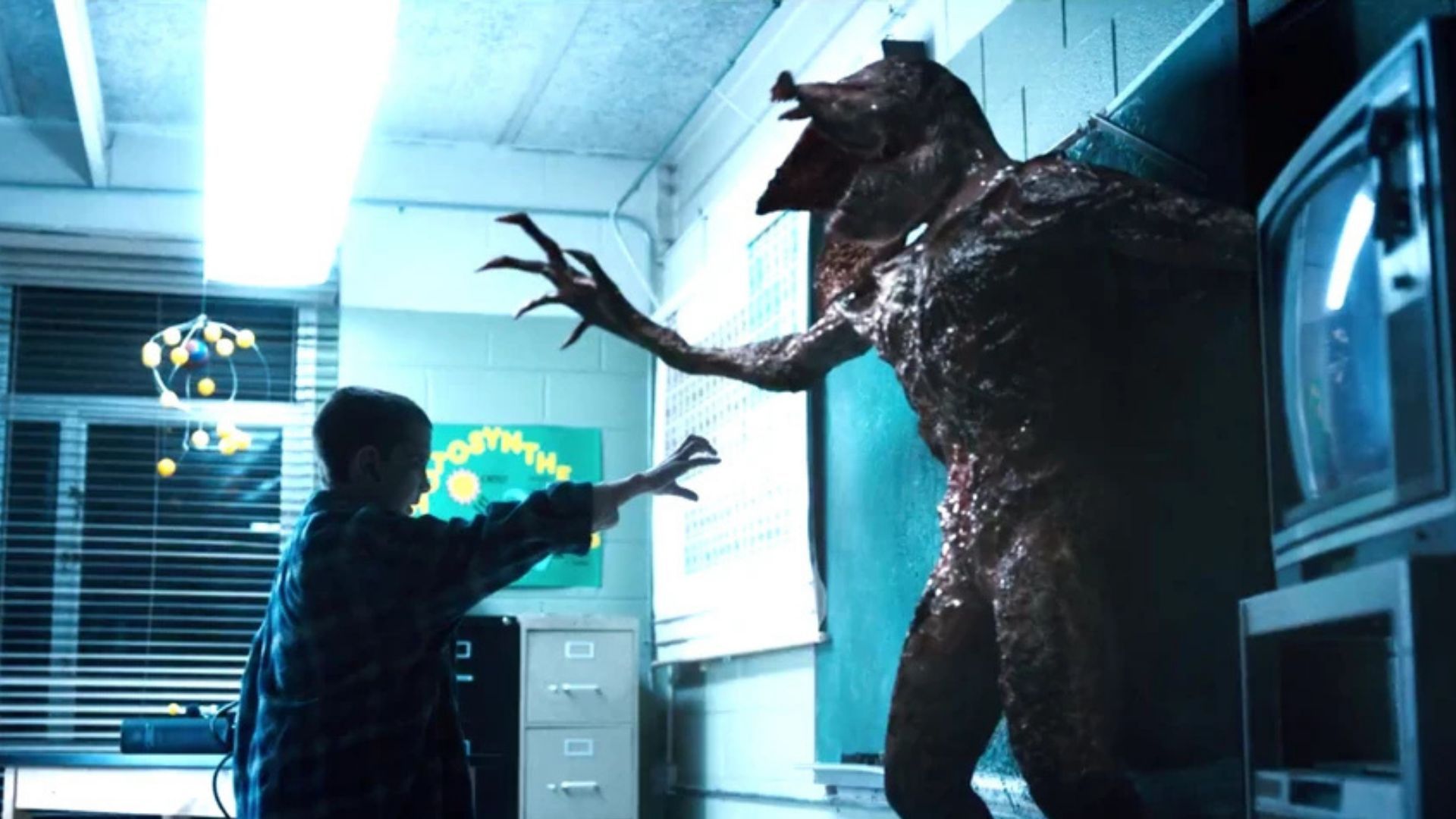 Eleven confronting the Demogorgon (Image Source: Netflix)