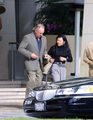 Gene Hackman and Betsy Arakawa seen in 2001 in Los Angeles (Image via Getty)