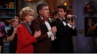 A Still from F.R.I.E.N.D.S Season 7 (Image Source: @Friends/ YouTube)