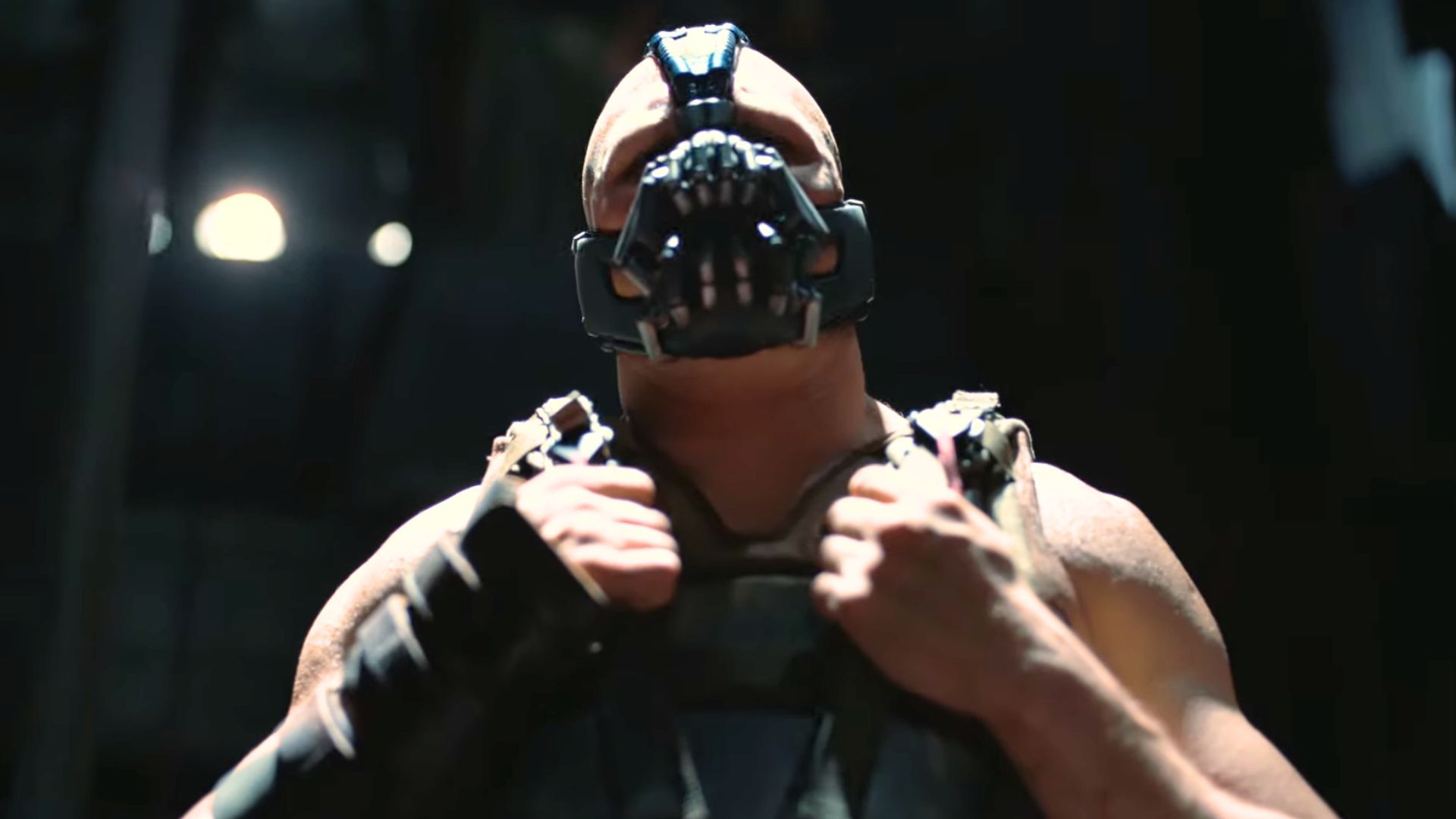 Tom Hardy in The Dark Knight Rises | Image via Warner Bros. Pictures