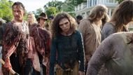 Walkers intensify the chaos (Image Source: AMC)