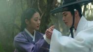 Jae-yi and Hongrang (Image Source: Netflix)