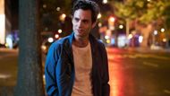 Penn Badgley plays Joe Goldberg in the pilot episode of You | Image via Netflix