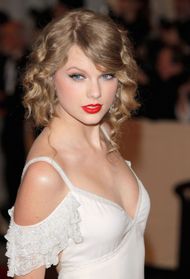 Taylor Swift at the "American Woman: Fashioning A National Identity" Costume Institute Gala at The Metropolitan Museum of Art - Arrivals - Source: Getty