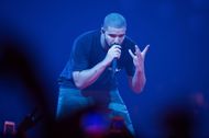 Drake performs at l'AccorHotels Arena (Image via Getty)