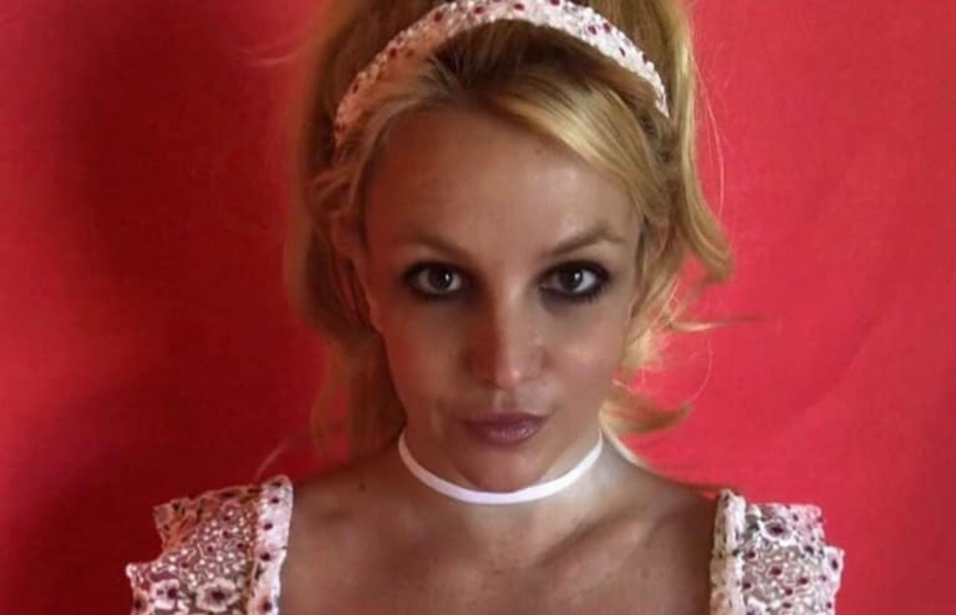 Did Britney Spears drink and light a cigarette on a flight?