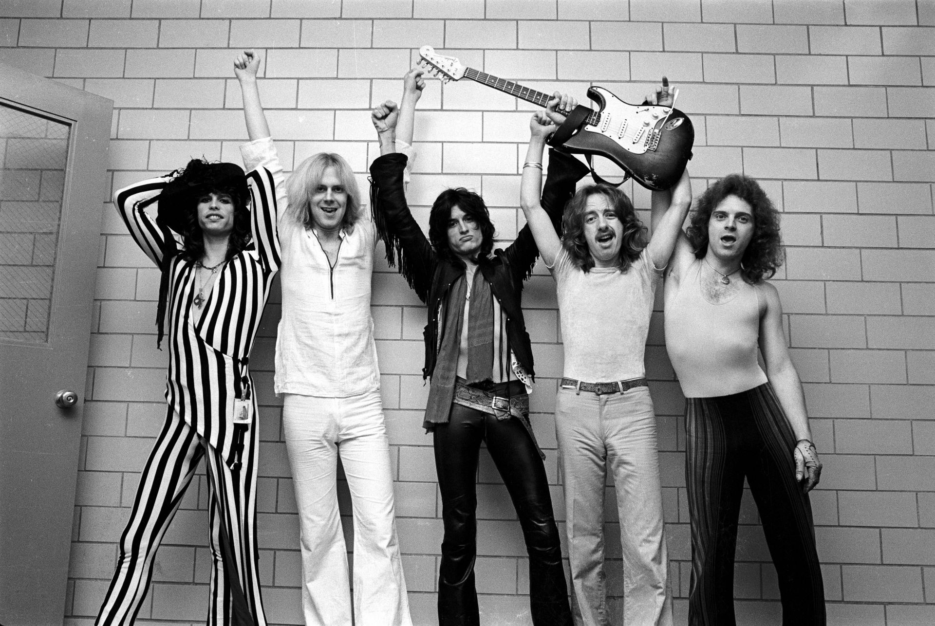 Photo of AEROSMITH and Tom HAMILTON and Steven TYLER and Joey KRAMER and Joe PERRY and Brad WHITFORD - Source: Getty
