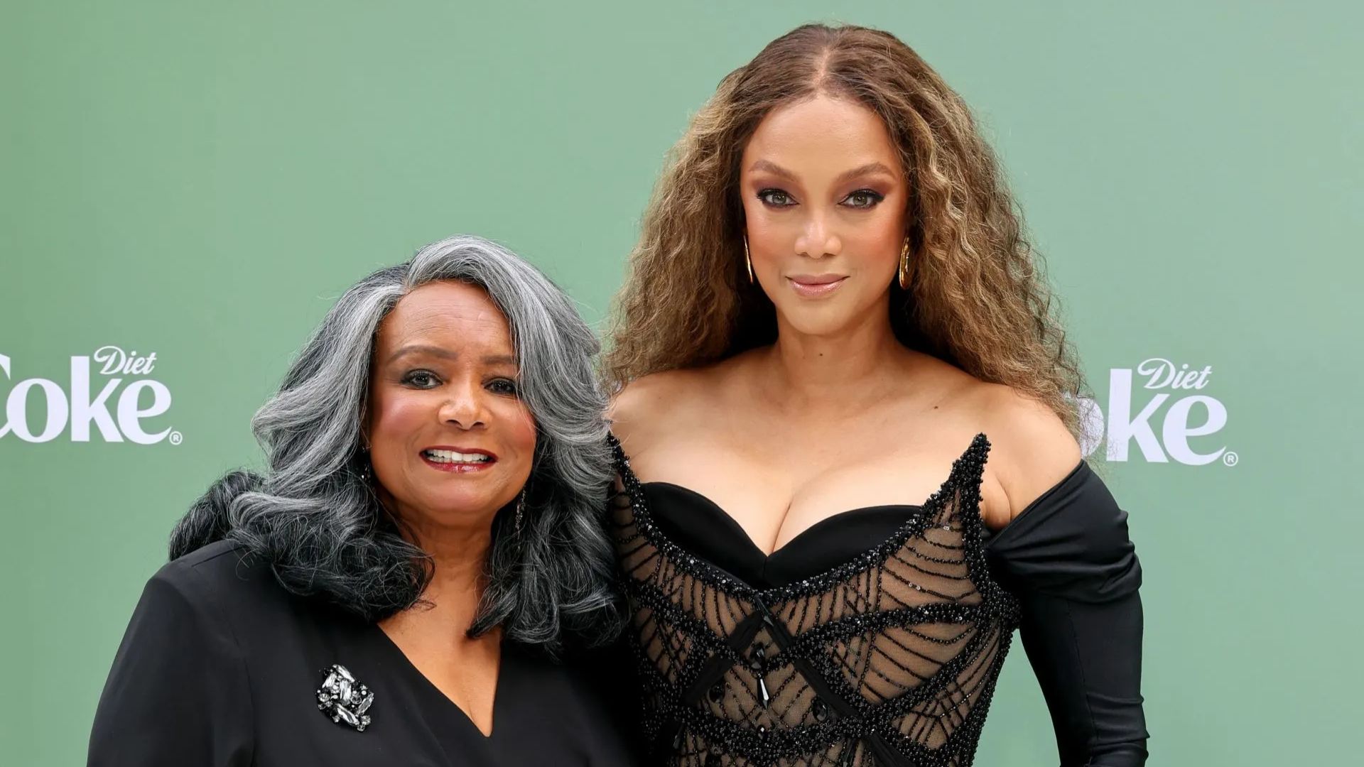 Carolyn London and Tyra Banks (Image via Getty)