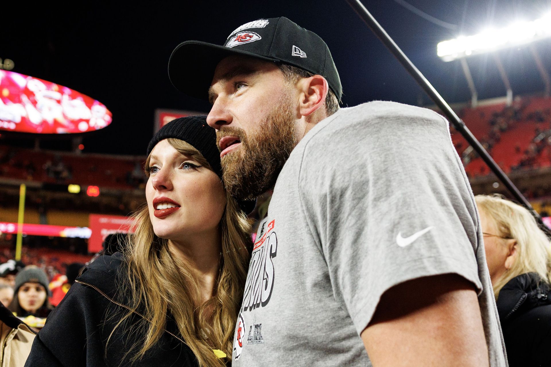 Taylor Swift and Travis Kelce (Image via Getty)