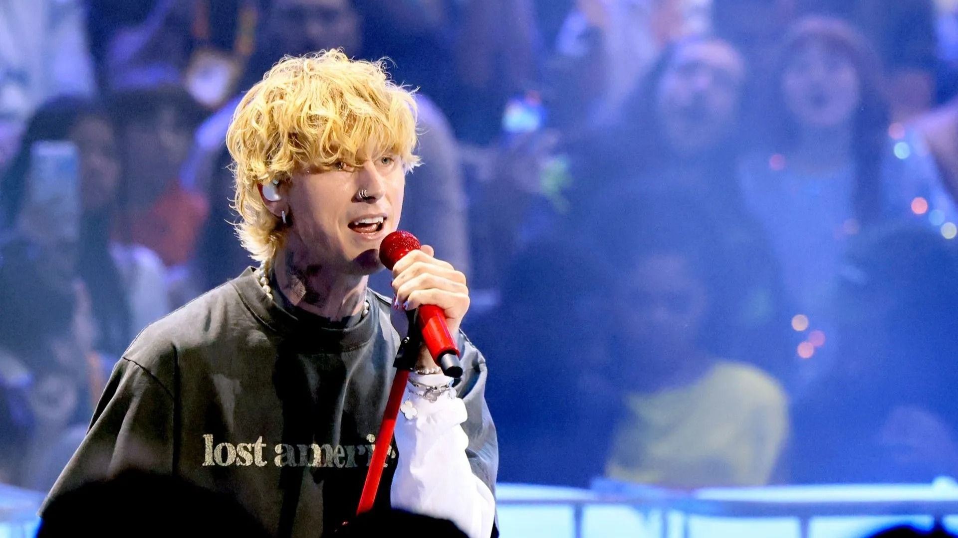 mgk performs onstage during the Nickelodeon Kids