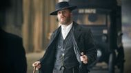 Tom Hardy as Alfie Solomons (Image via Netflix)