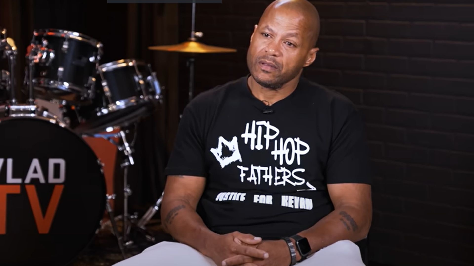 Roger Bonds Says Cassie Once Compared Herself to Jennifer Lopez Amid Diddy Trial (Image via YouTube / @djvlad)