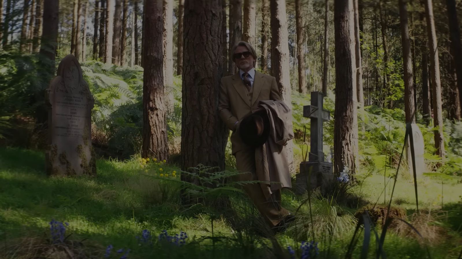 Still from Wake Up Dead Man: A Knives Out Mystery (Image via Netflix)