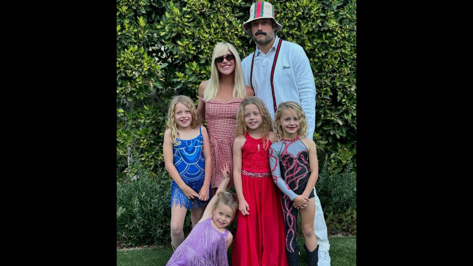 Matthew Stafford &amp; Kelly Stafford with their kids (Image via Instagram/@kbstafford89)
