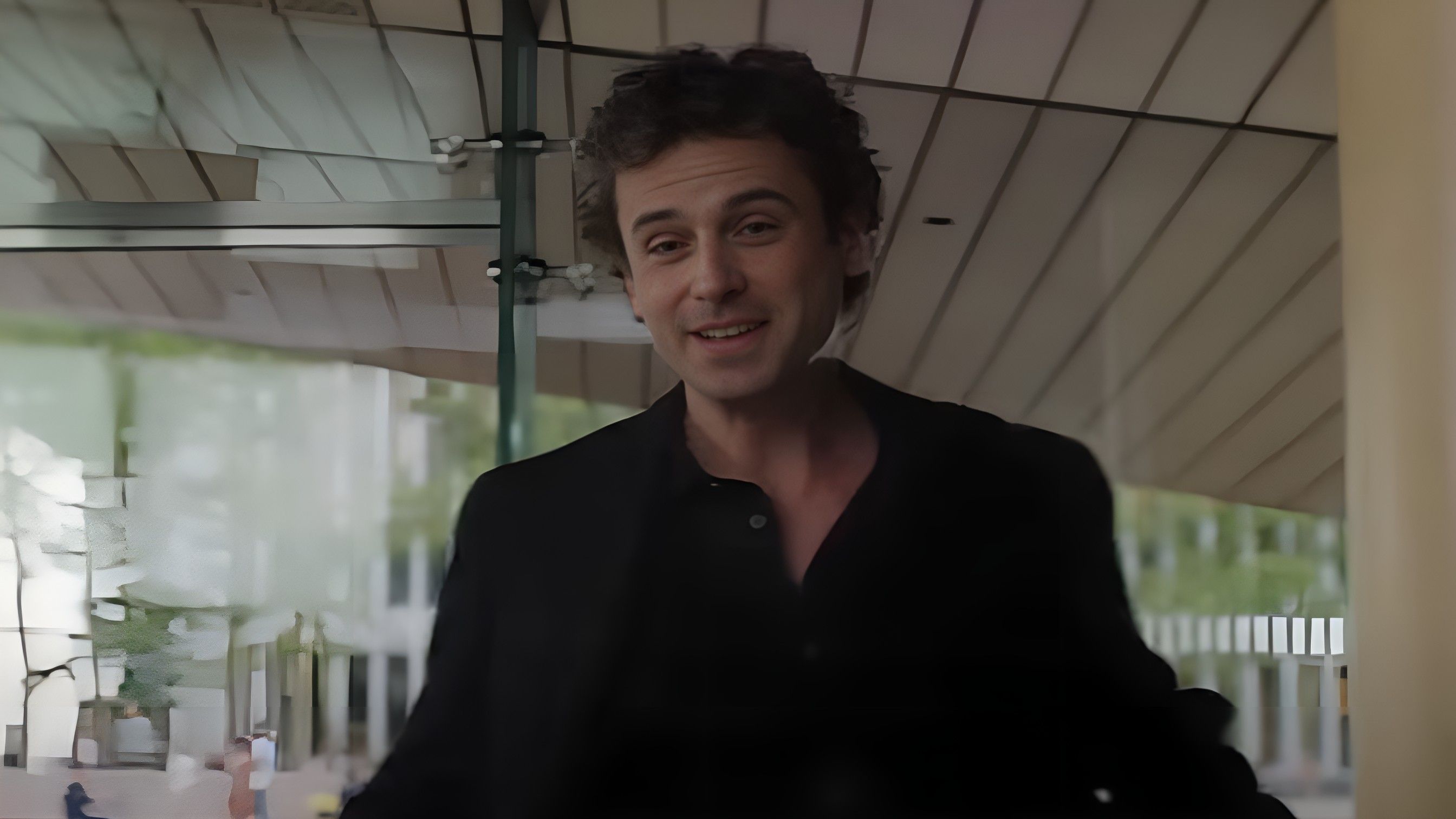&Eacute;toile ( Image via YouTube / Prime Video )