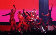 Katy Perry performs with backup dancers in Sydney as part of her Lifetimes Tour – Source: Getty
