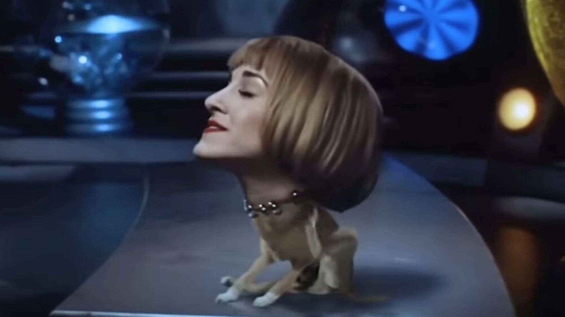 Sarah Jessica Parker in Mars Attacks (1996) | Image via: Tim Burton Productions