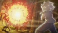 Killua watches adult Gon smashing Pitou (Image Source: Studio Madhouse)