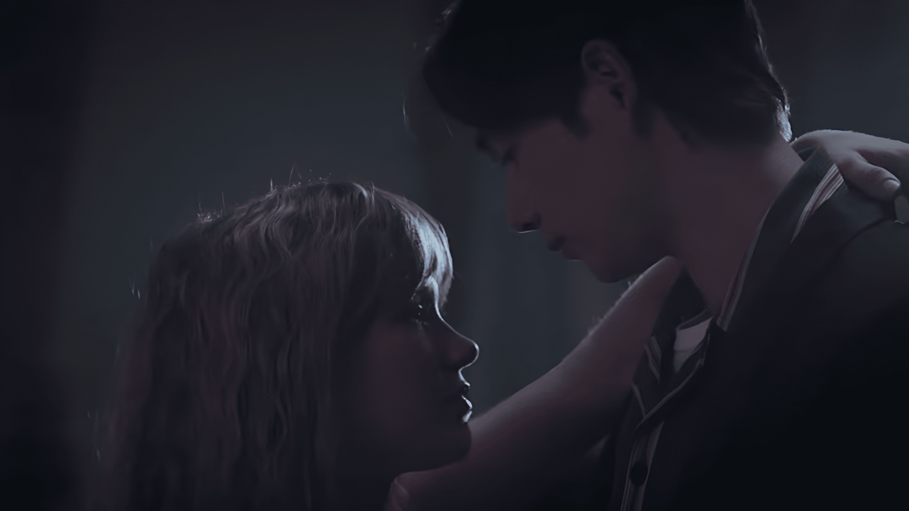 Steven &amp; Taylor from The Summer I Turned Pretty (Image Via. Prime Video, YouTube)