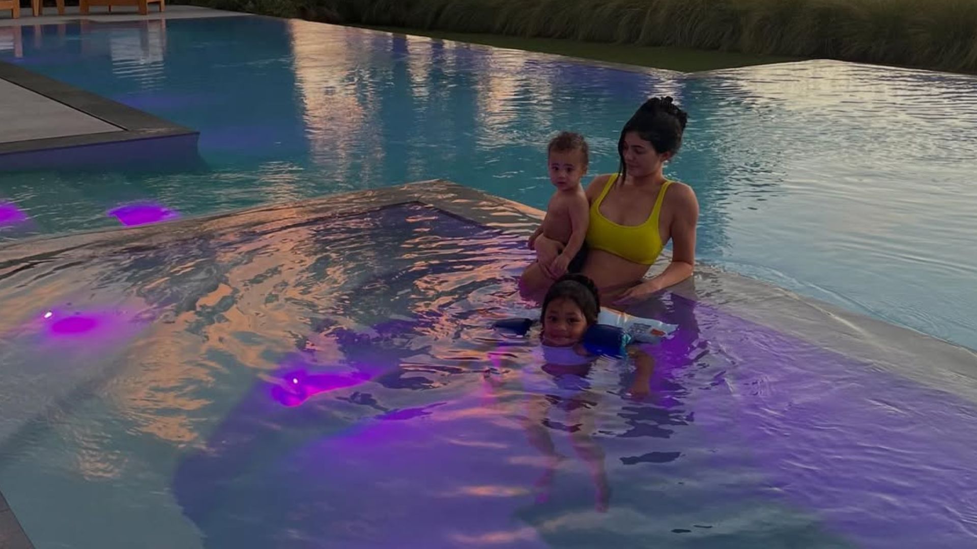 Kylie Jenner with her kids - Source: Instagram/@kyliejenner