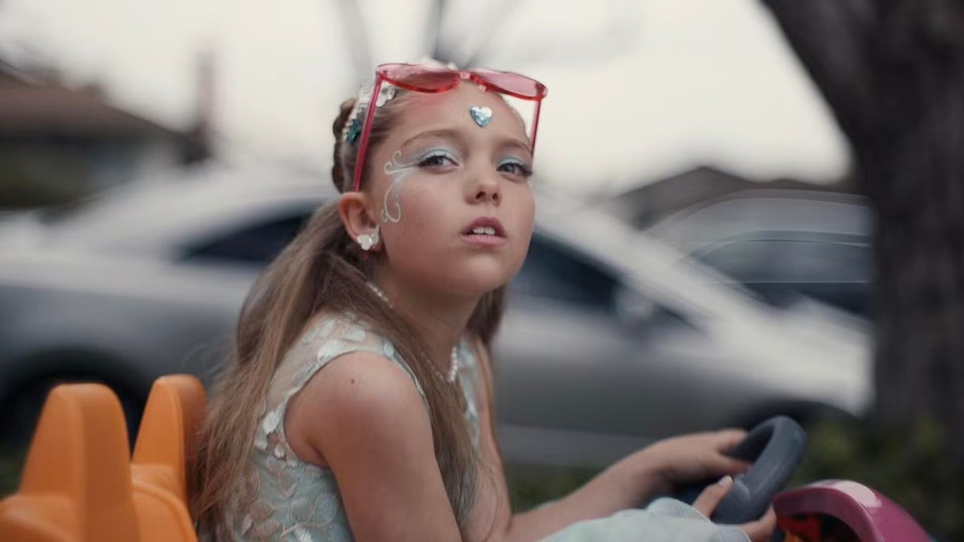 Casting Younger Version of Cassie Howard | Image via HBO